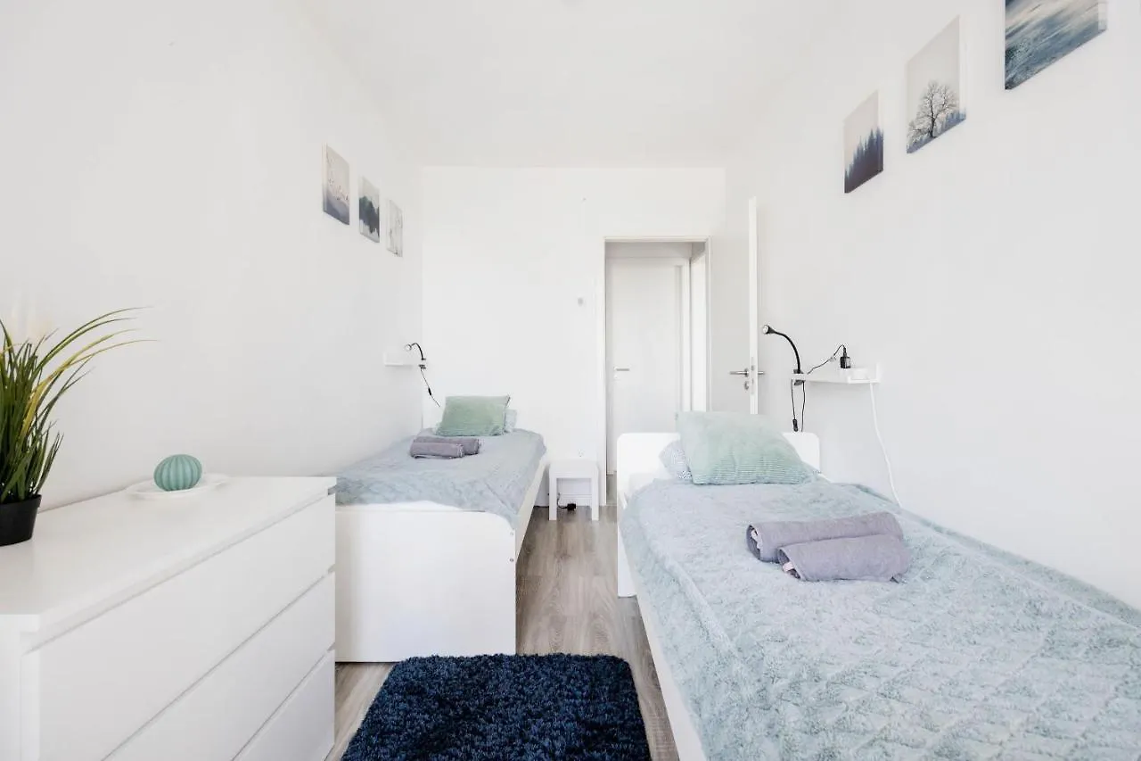Modern Riverside Apartment With Free Parking Budapest