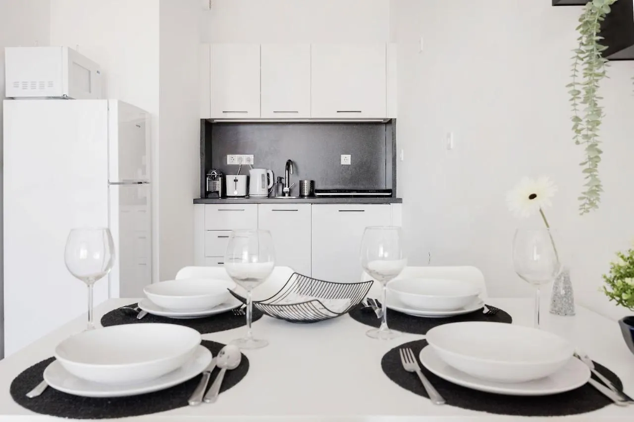 Modern Riverside Apartment With Free Parking Budapest