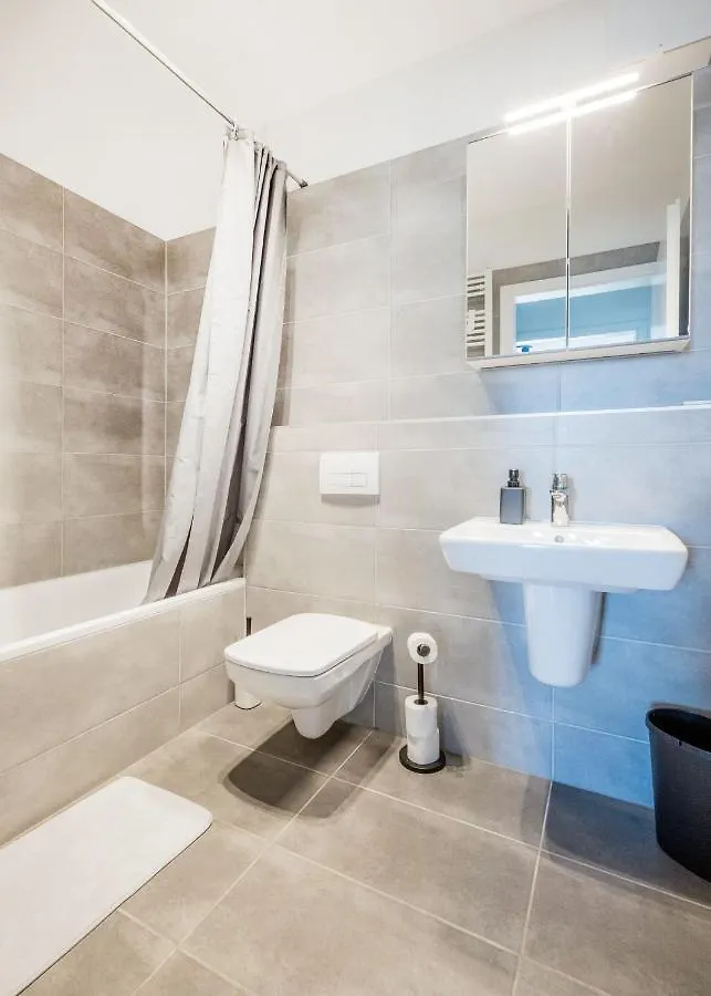 Modern Riverside Apartment With Free Parking Budapest