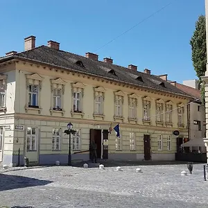 Stylish Historic Flat For 4 In Heart Of Oldbuda Apartman