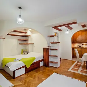 Green Apartment Apartman